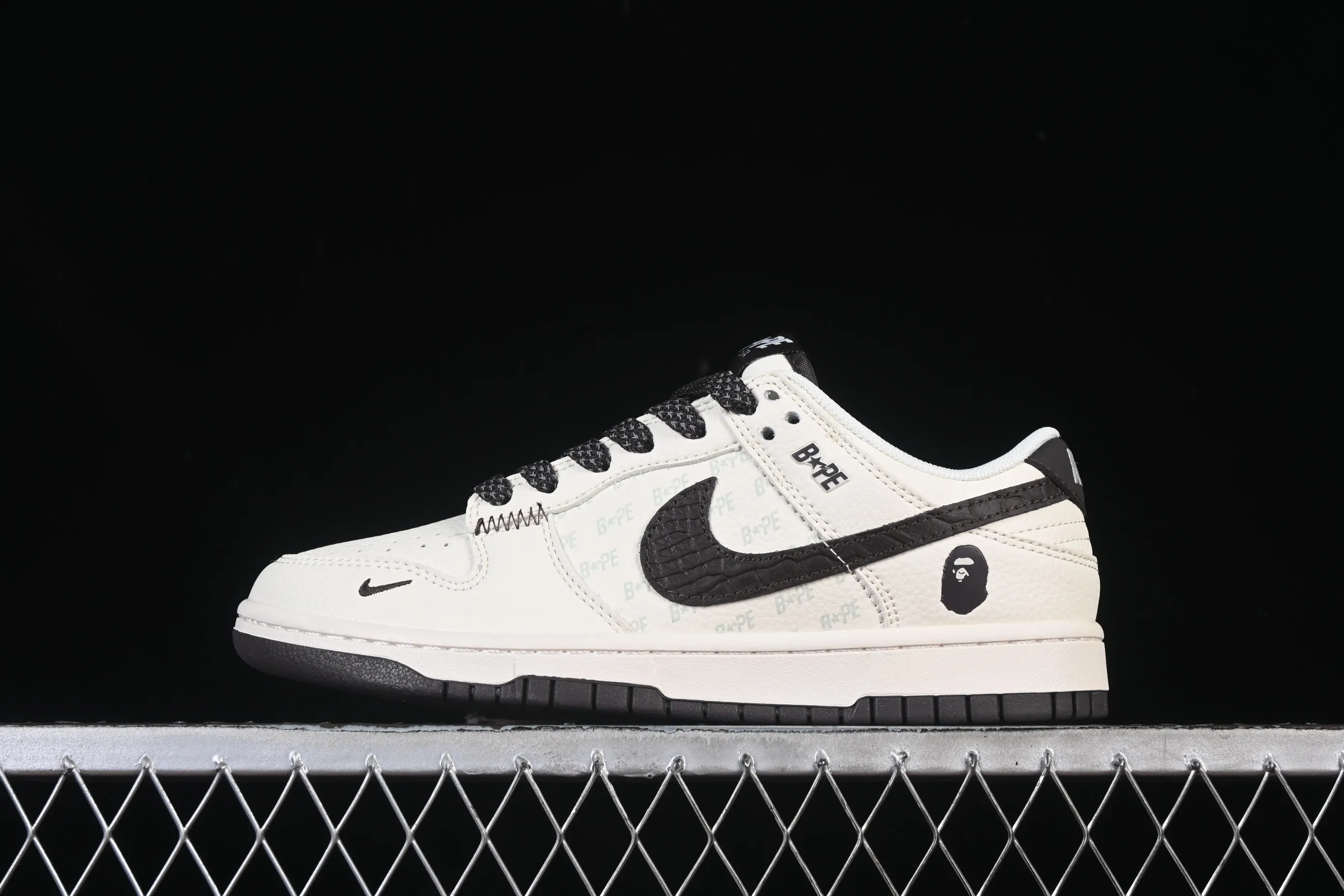 All categories Nk SB Dunk Series Nk SB Dunk Low High-end customized low-top sneakers Nike SB Dunk Low Bape co-branded scaled beige hook High-end customized low-top casual sneakers QW5836-016